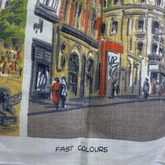 VINTAGE THIS IS LONDON IRISH CABIN LINEN TEA TOWEL SOUVENIR IRELAND - Picture 5 of 11